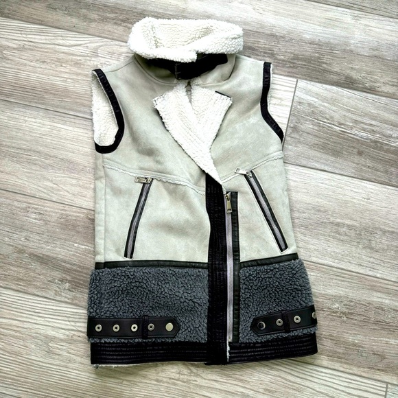 STELLA & Lorenzo Faux Shearling Moto Vest Size XS - Picture 3 of 16